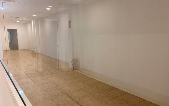 Alquiler - Local comercial -
Esplugues de Llobregat