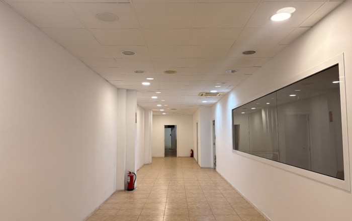 Alquiler - Local comercial -
Esplugues de Llobregat