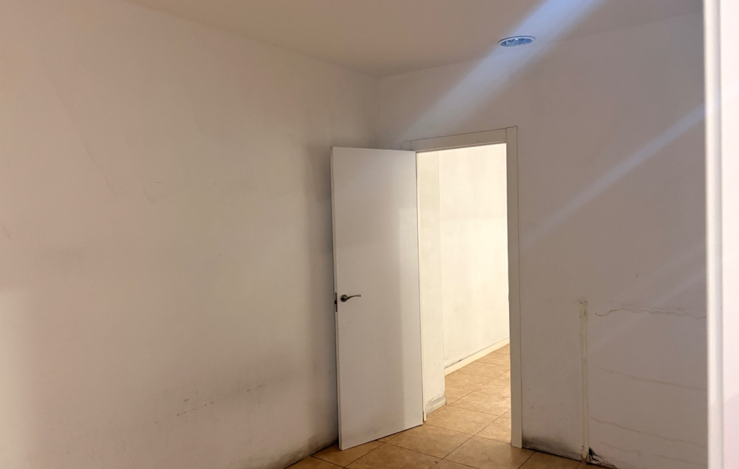 Alquiler - Local comercial -
Esplugues de Llobregat