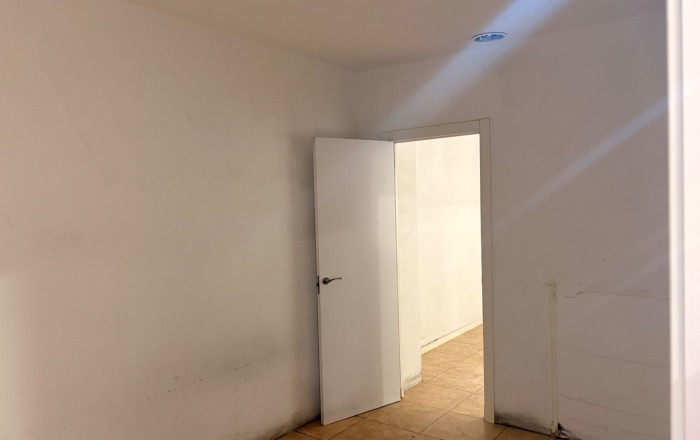 Alquiler - Local comercial -
Esplugues de Llobregat