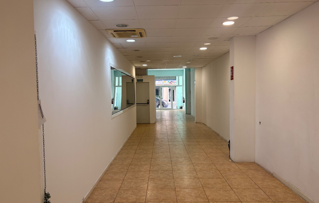 Alquiler - Local comercial -
Esplugues de Llobregat