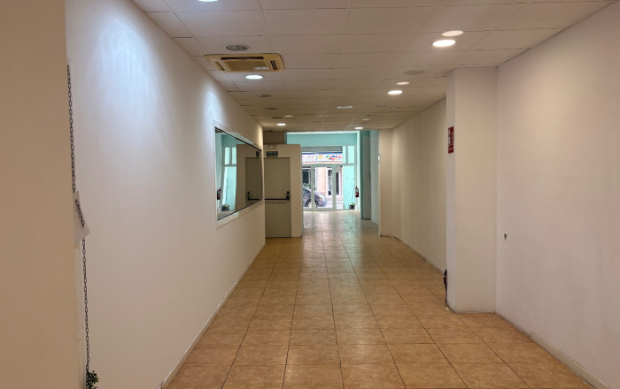 Alquiler - Local comercial -
Esplugues de Llobregat