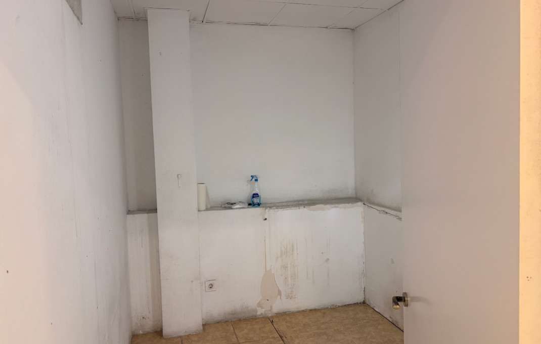 Alquiler - Local comercial -
Esplugues de Llobregat