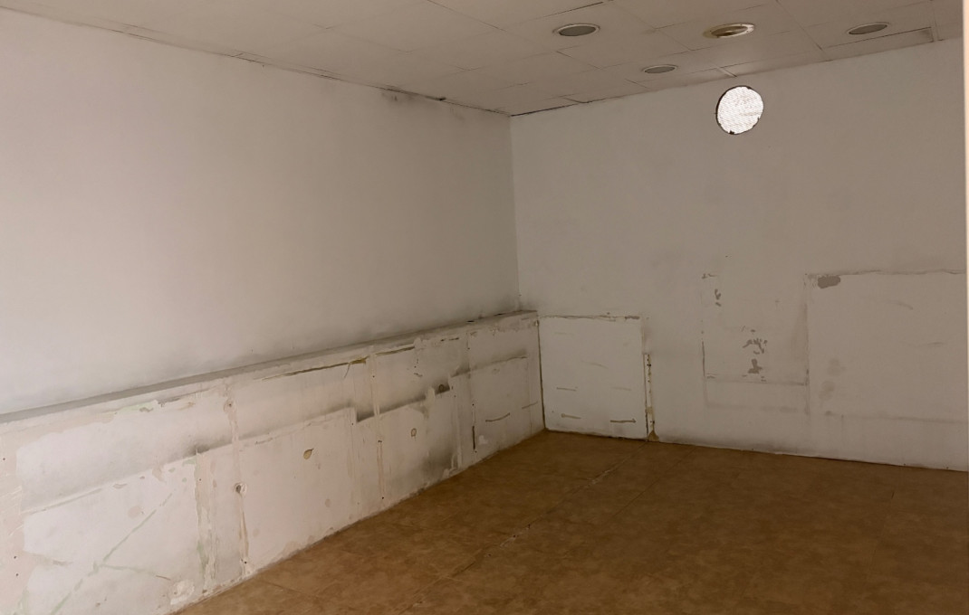 Alquiler - Local comercial -
Esplugues de Llobregat