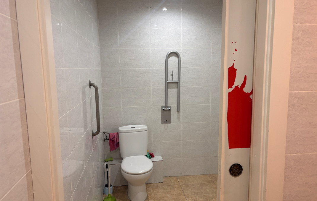 Alquiler - Local comercial -
Esplugues de Llobregat