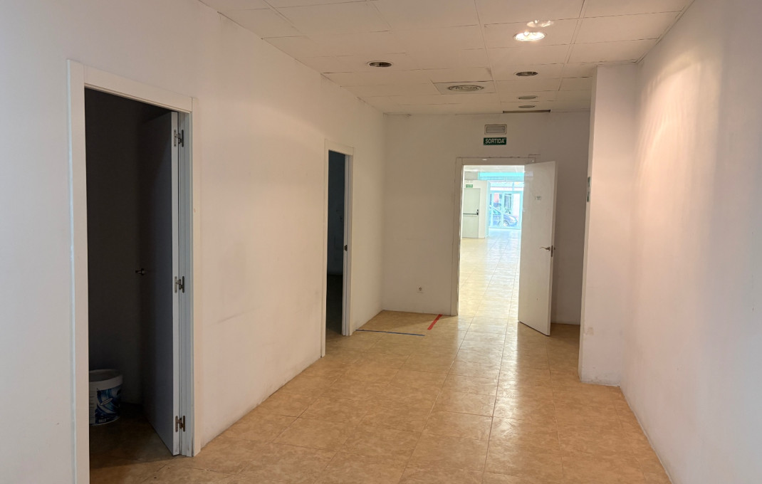 Alquiler - Local comercial -
Esplugues de Llobregat