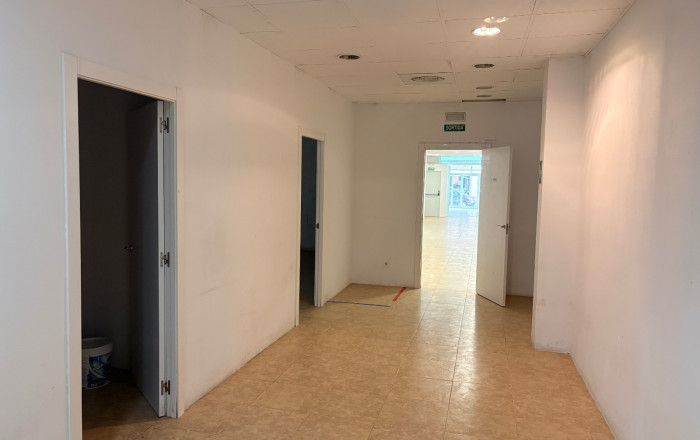 Alquiler - Local comercial -
Esplugues de Llobregat