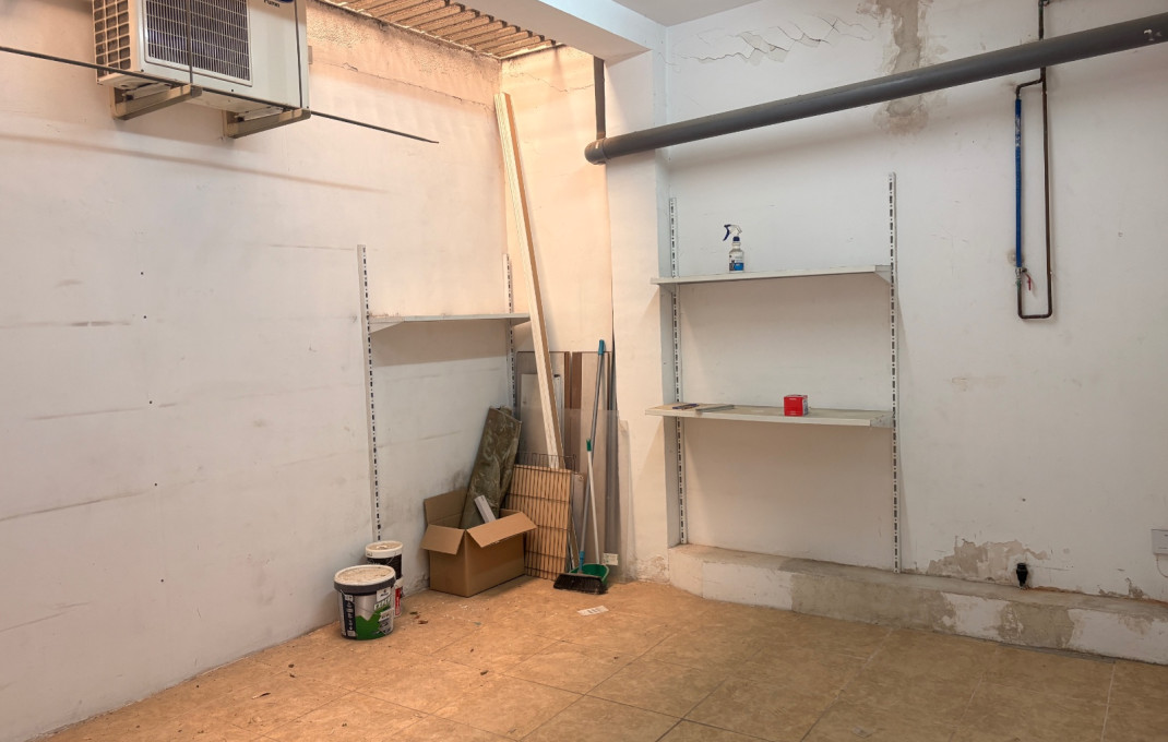 Alquiler - Local comercial -
Esplugues de Llobregat