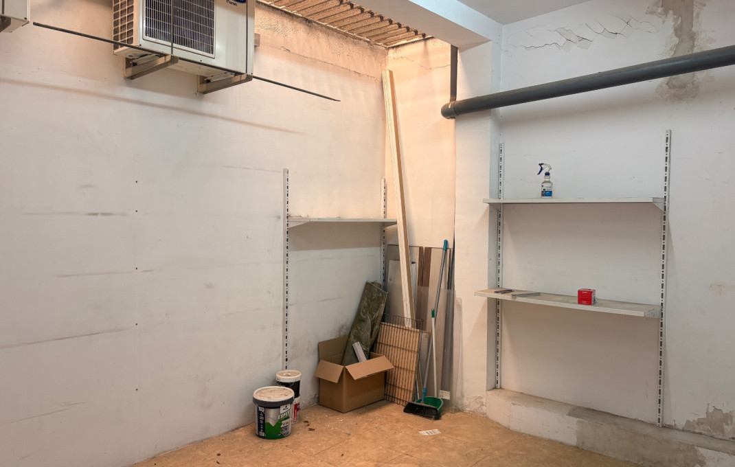 Alquiler - Local comercial -
Esplugues de Llobregat