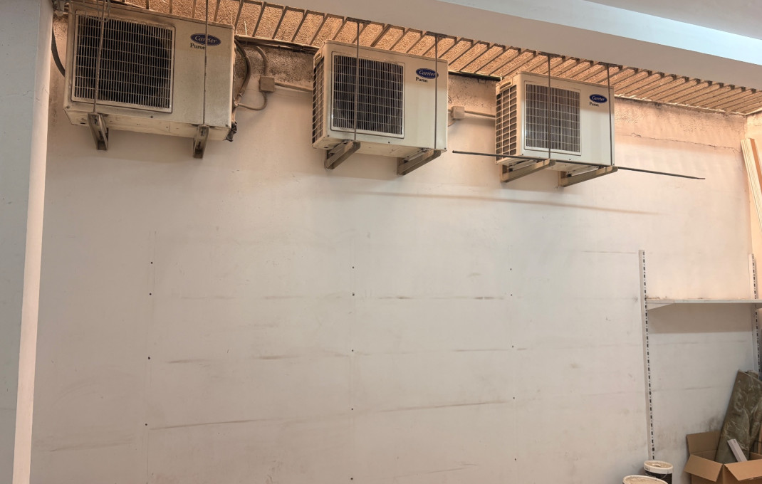 Alquiler - Local comercial -
Esplugues de Llobregat