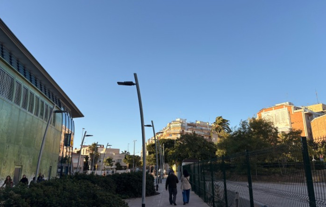 Alquiler - Local comercial -
Esplugues de Llobregat