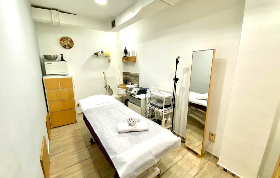 Traspaso - Peluquerias y Estetica -
Badalona - La Salut