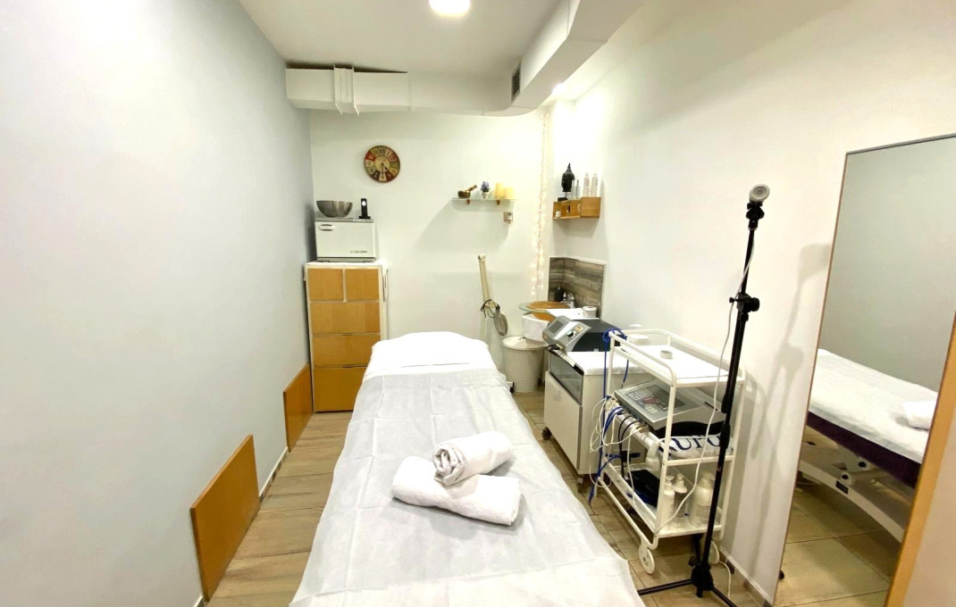 Traspaso - Peluquerias y Estetica -
Badalona - La Salut