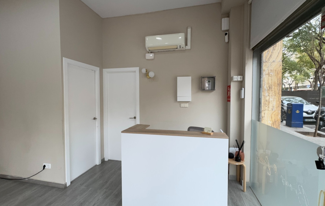 Traspaso - Peluquerias y Estetica -
Barcelona - Sants