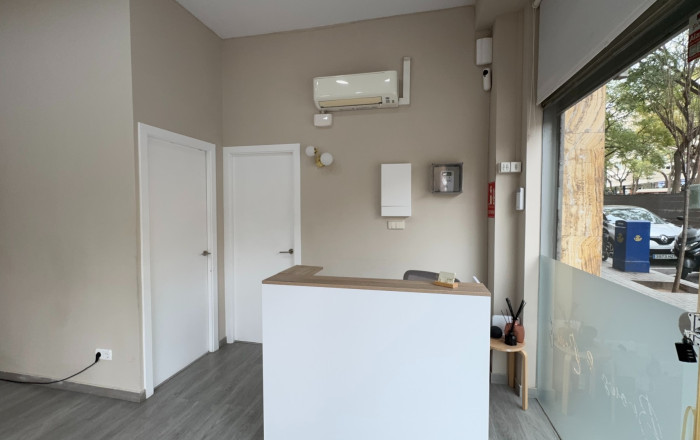 Traspaso - Peluquerias y Estetica -
Barcelona - Sants