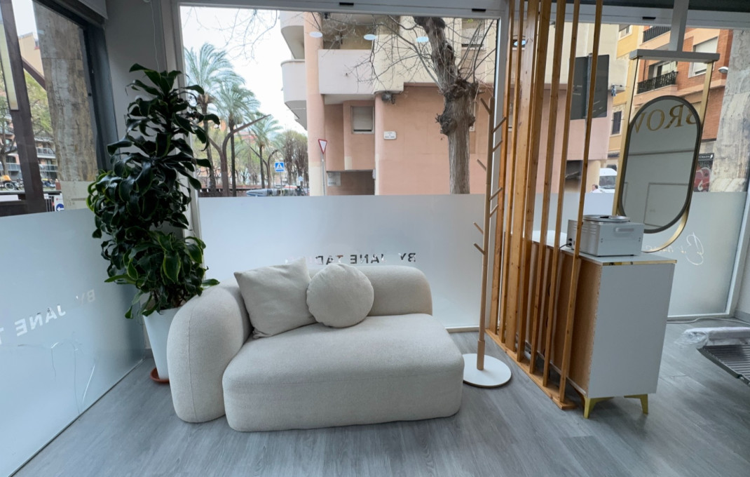 Traspaso - Peluquerias y Estetica -
Barcelona - Sants