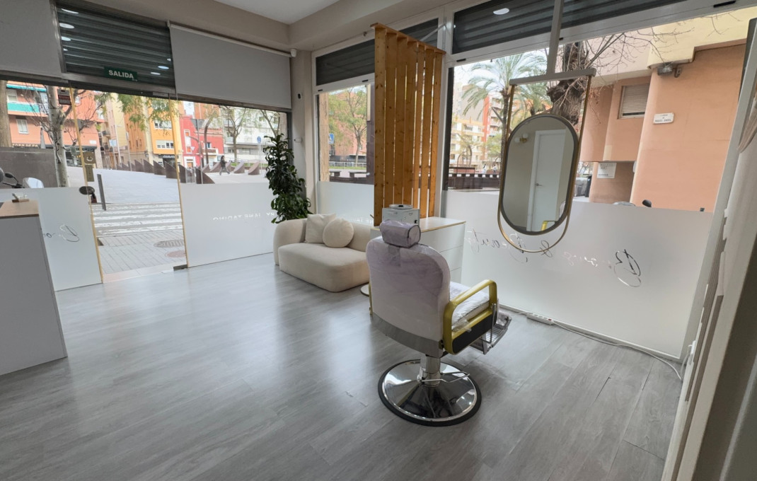 Traspaso - Peluquerias y Estetica -
Barcelona - Sants