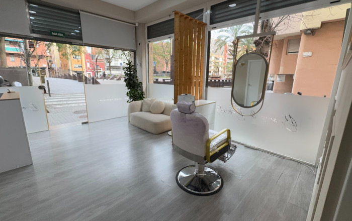 Traspaso - Peluquerias y Estetica -
Barcelona - Sants