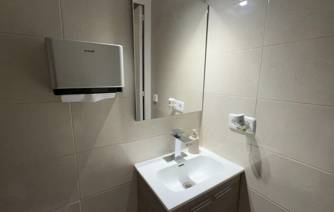 Traspaso - Peluquerias y Estetica -
Barcelona - Sants