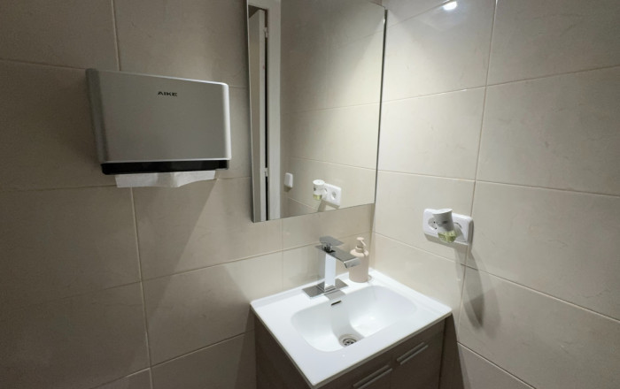 Traspaso - Peluquerias y Estetica -
Barcelona - Sants