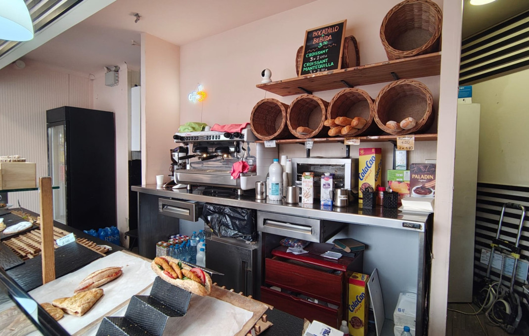 Traspaso - Obradores y/o Panaderias -
Barcelona - Sant Antoni