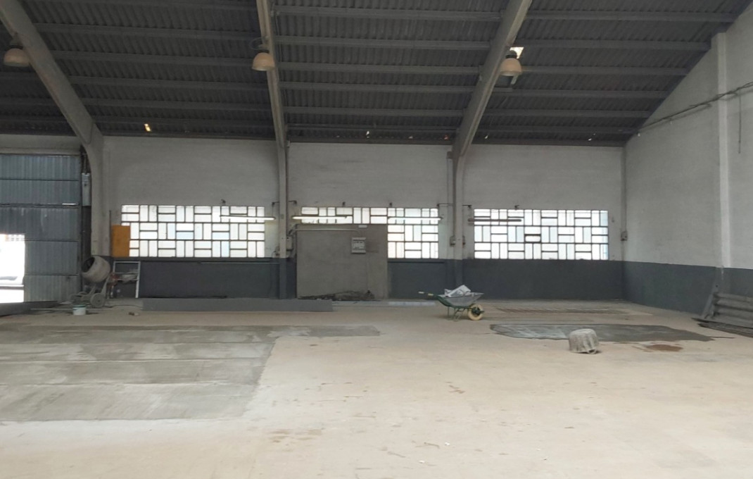 Alquiler - Naves y solares -
Sabadell