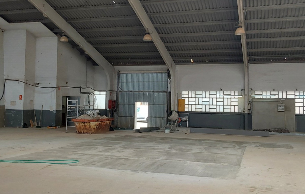 Alquiler - Naves y solares -
Sabadell