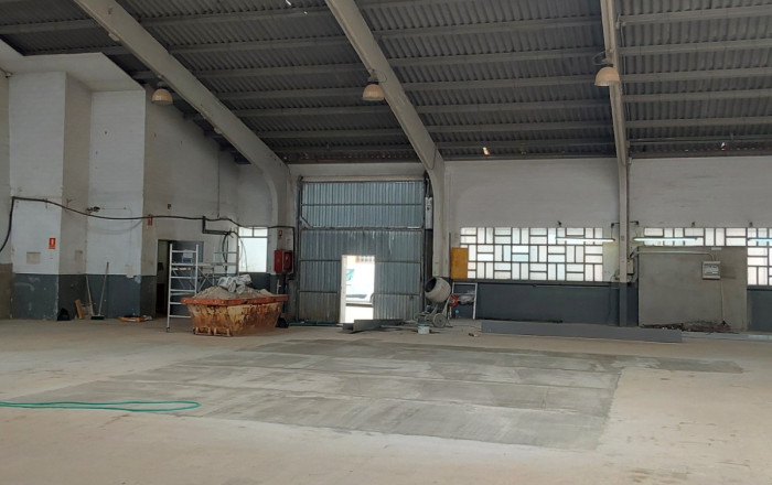 Alquiler - Naves y solares -
Sabadell