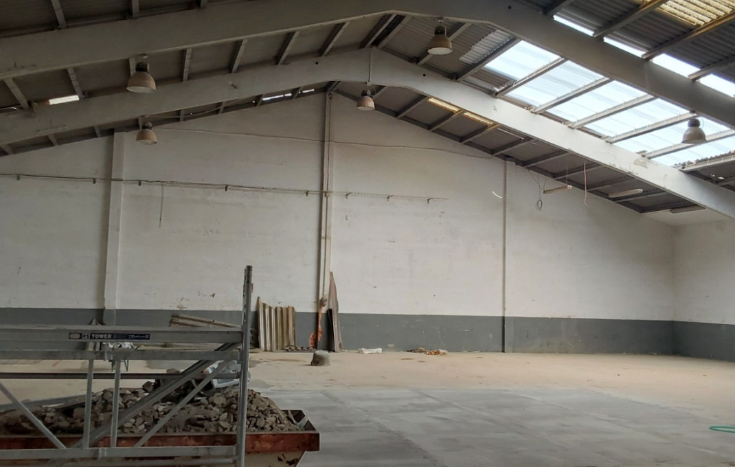 Alquiler - Naves y solares -
Sabadell