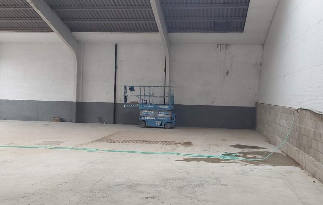 Alquiler - Naves y solares -
Sabadell