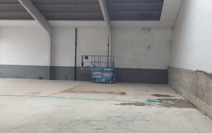 Alquiler - Naves y solares -
Sabadell