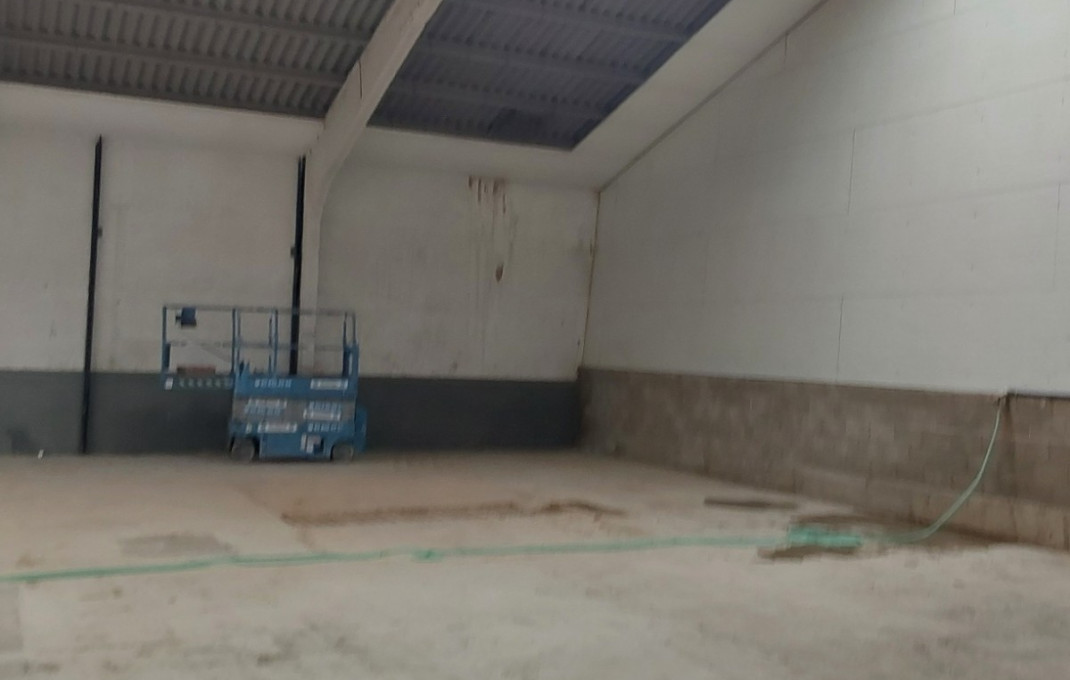 Alquiler - Naves y solares -
Sabadell