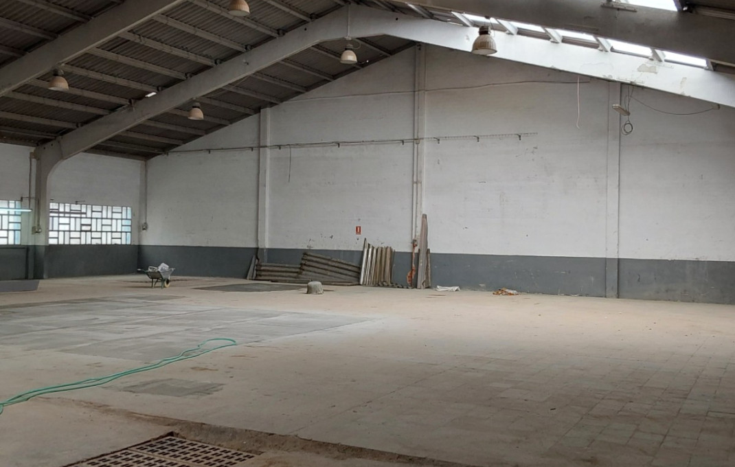 Alquiler - Naves y solares -
Sabadell