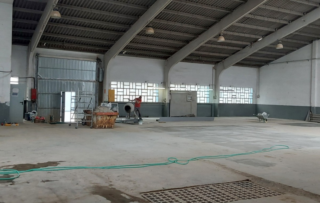 Alquiler - Naves y solares -
Sabadell