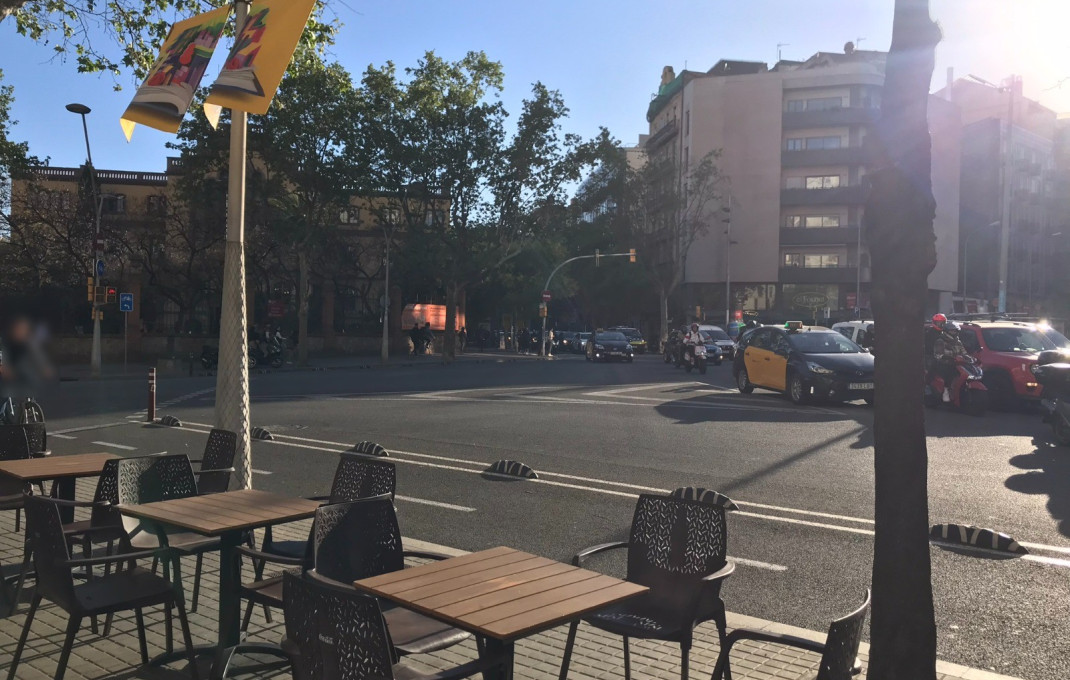 Traspaso - Licencia C2 -
Barcelona - Eixample - Izquierdo Alto