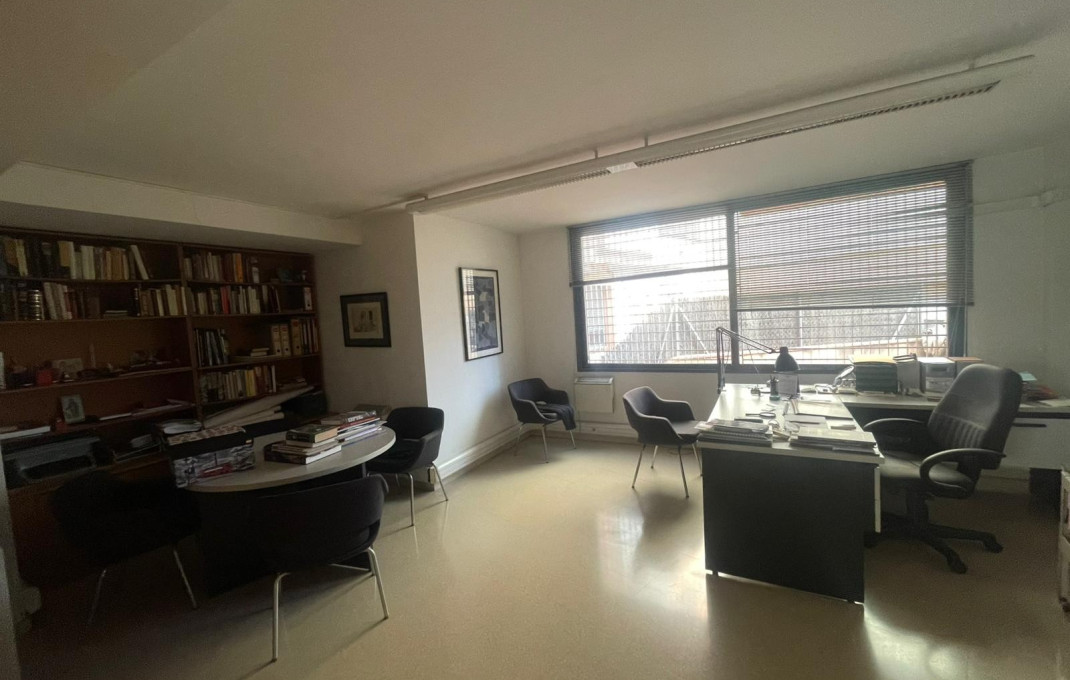 Alquiler - Local comercial -
Barcelona - Les corts