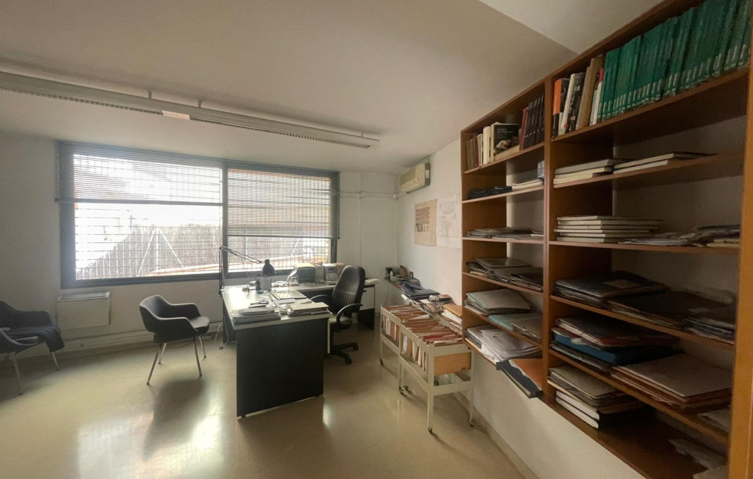 Alquiler - Local comercial -
Barcelona - Les corts