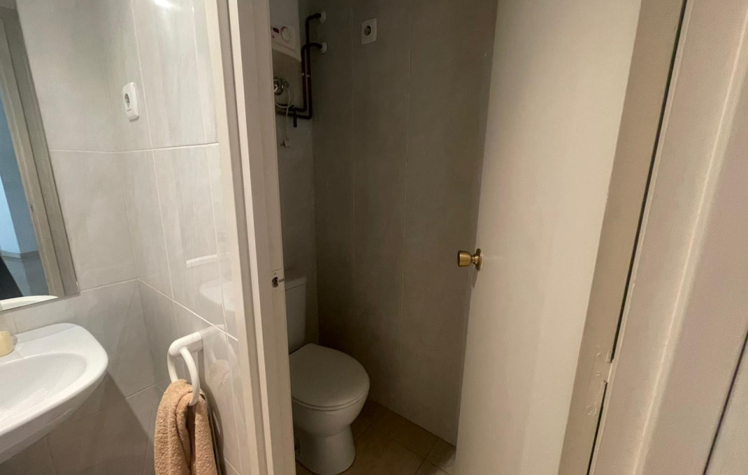 Alquiler - Local comercial -
Barcelona - Les corts