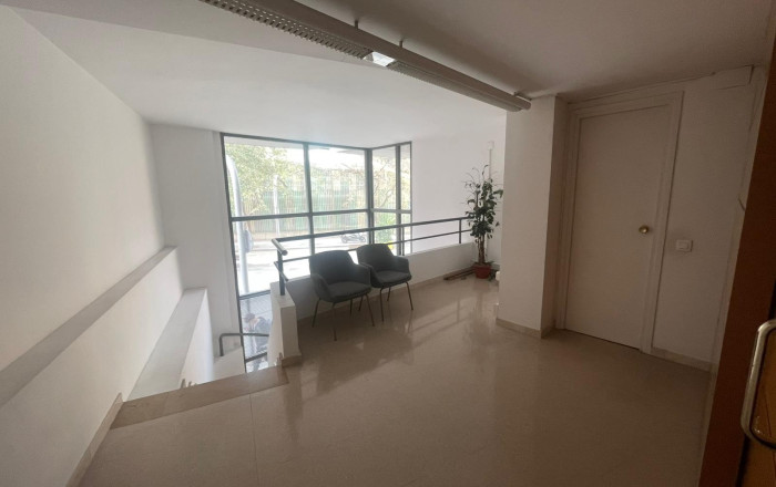 Alquiler - Local comercial -
Barcelona - Les corts