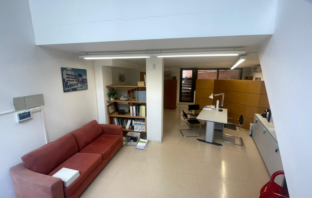 Alquiler - Local comercial -
Barcelona - Les corts