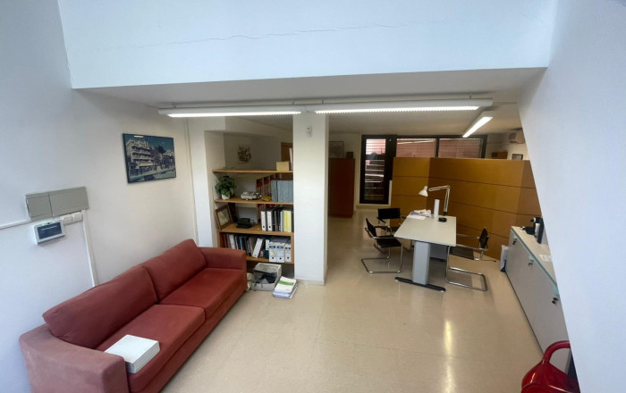 Alquiler - Local comercial -
Barcelona - Les corts