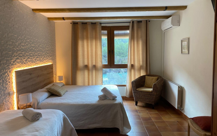 Sale - Hostal -
Albacete - Tolosa