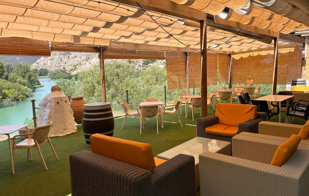 Sale - Hostal -
Albacete - Tolosa