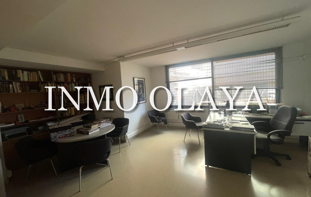 Alquiler - Local comercial -
Barcelona - Les corts