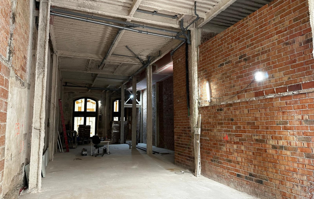 Alquiler - Local comercial -
Barcelona - Eixample Derecho