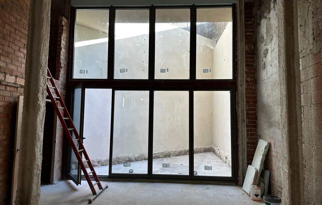 Alquiler - Local comercial -
Barcelona - Eixample Derecho