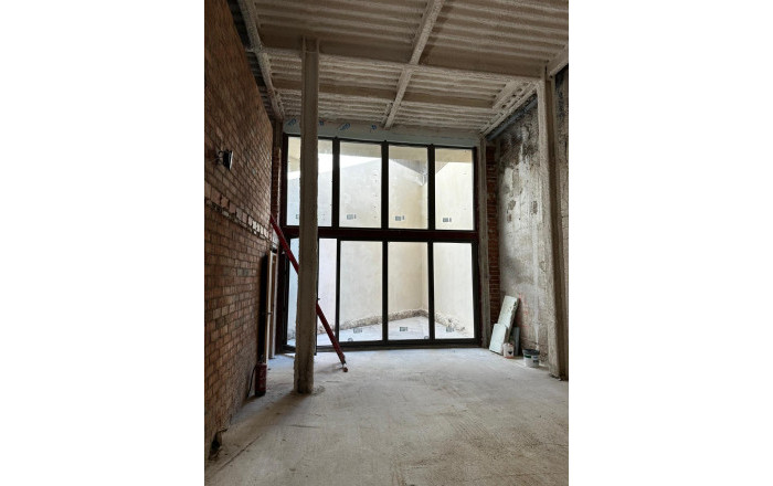 Alquiler - Local comercial -
Barcelona - Eixample Derecho