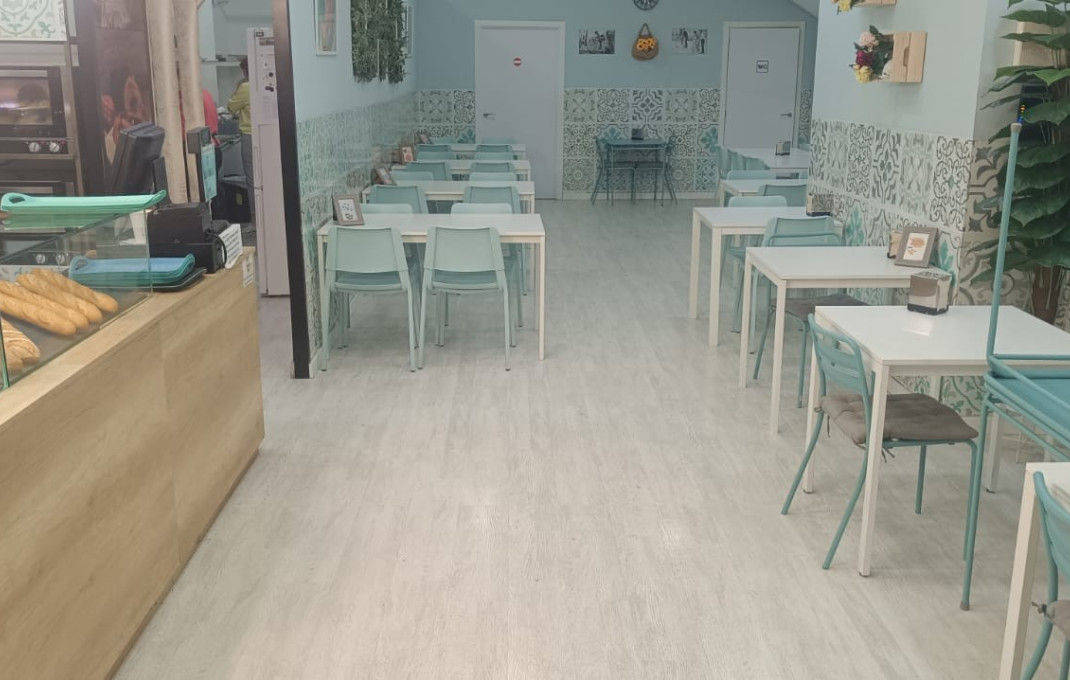 Traspaso - Bar-Cafeteria -
Mataró - Via Europa - Parque Central