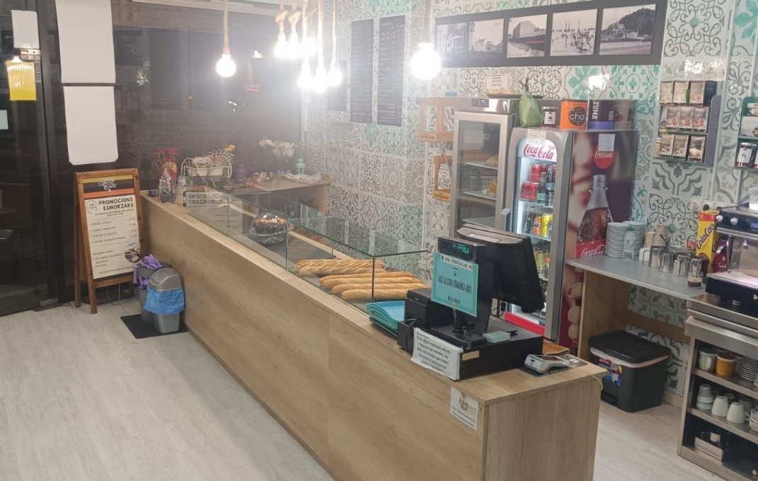 Traspaso - Bar-Cafeteria -
Mataró - Via Europa - Parque Central