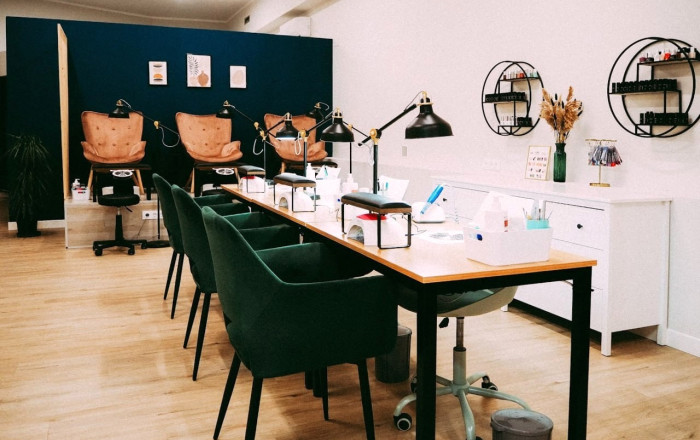 Traspaso - Peluquerias y Estetica -
Barcelona - Sants